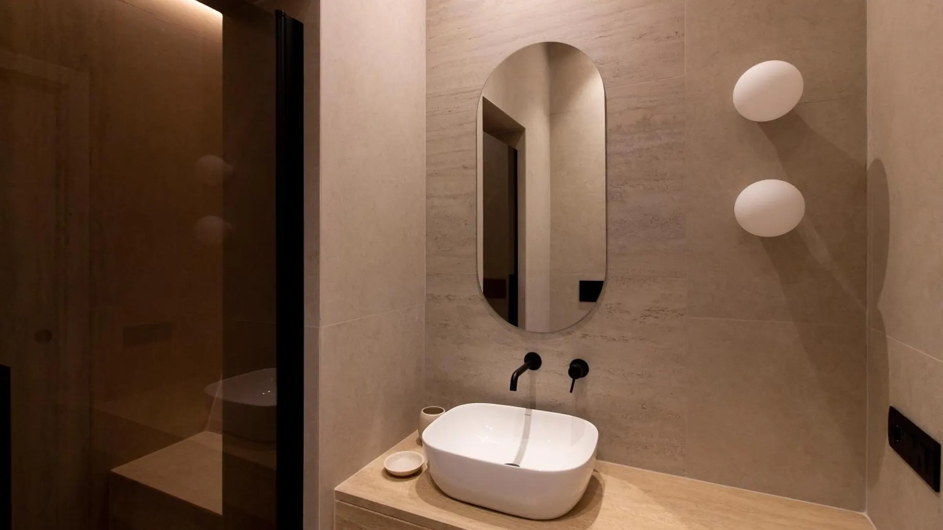 Lulom - Rooftop Boutique Rooms Palermo 0*,  İtalya